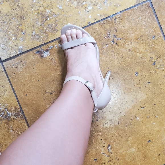 2 for 20$👈Steve Madden Nude Strappy Heels - Picture 6 of 8